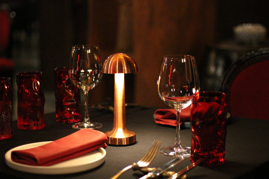 HUTA Bảo Trì Đèn Bàn Nhà Hàng tại XU Restaurant & Lounge