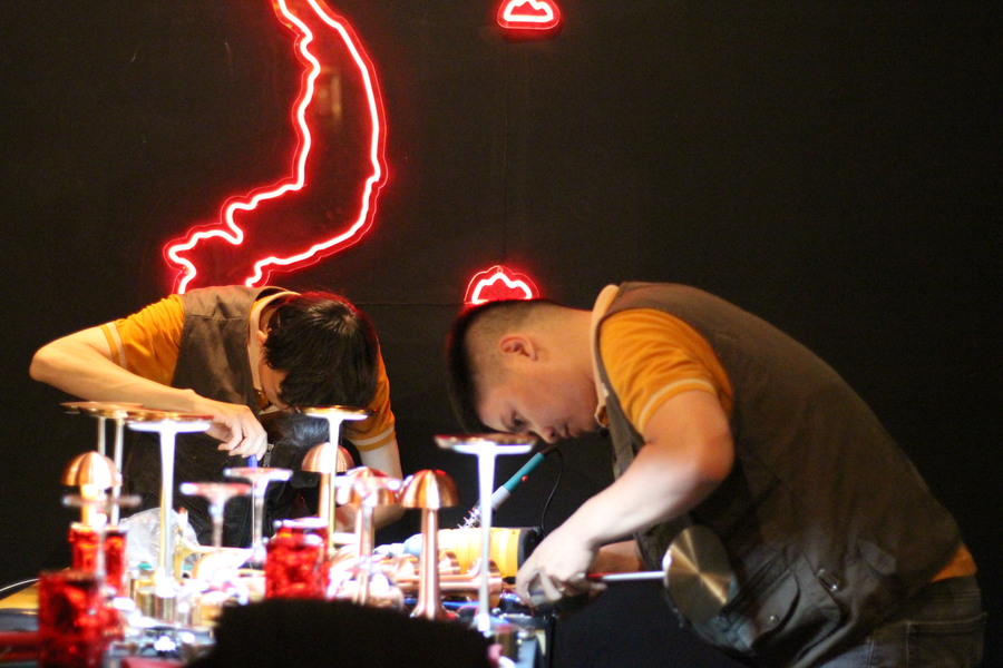 HUTA Bảo Trì Đèn Bàn Nhà Hàng tại XU Restaurant & Lounge