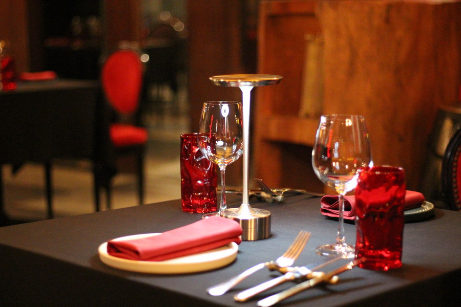 HUTA Bảo Trì Đèn Bàn Nhà Hàng tại XU Restaurant & Lounge