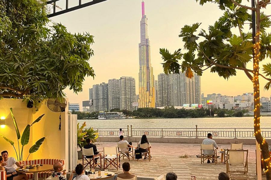 HUTA Bảo Trì Đèn Bàn Nhà Hàng Tại Satsuma House - Thảo Điền, Quận 2