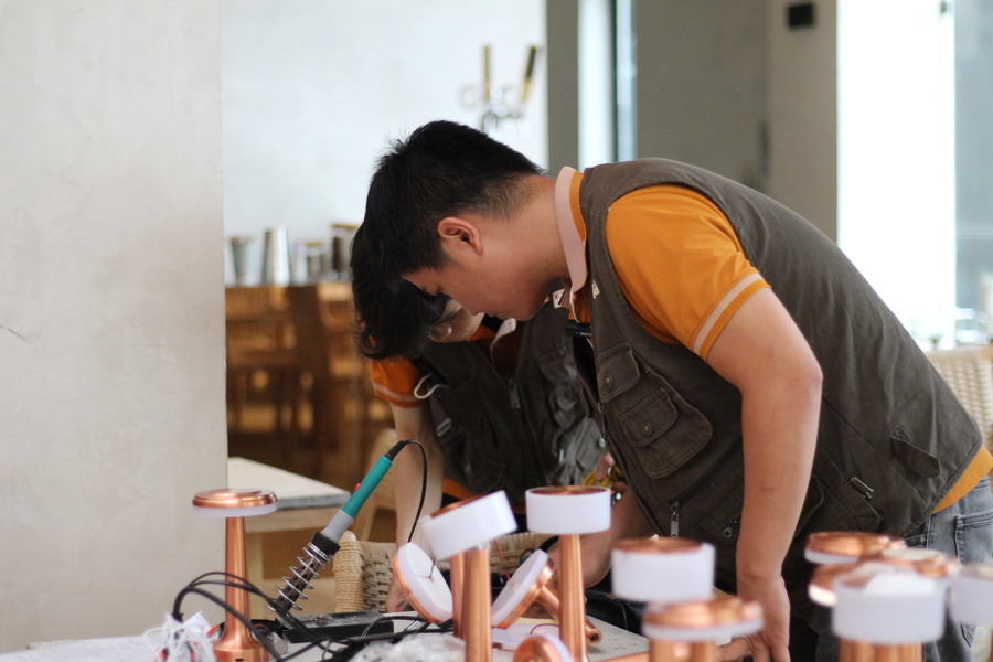 Hành trình HUTA đến bảo trì đèn bàn nhà hàng tại Zumwhere Đông Du