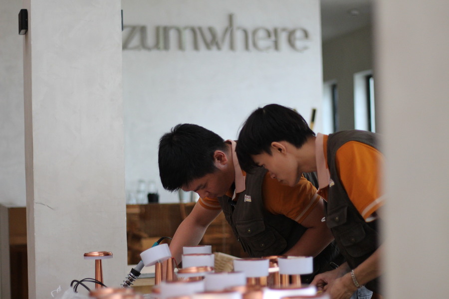 Hành trình HUTA đến bảo trì đèn bàn nhà hàng tại Zumwhere Đông Du