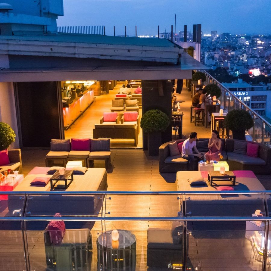 HUTA Bảo Trì Đèn Bàn Quán Bar tại OnTop Bar - Novotel Saigon Centre