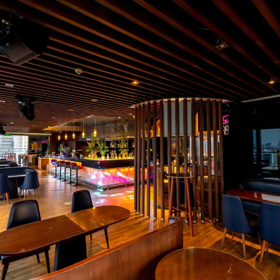 HUTA Bảo Trì Đèn Bàn Quán Bar tại OnTop Bar - Novotel Saigon Centre