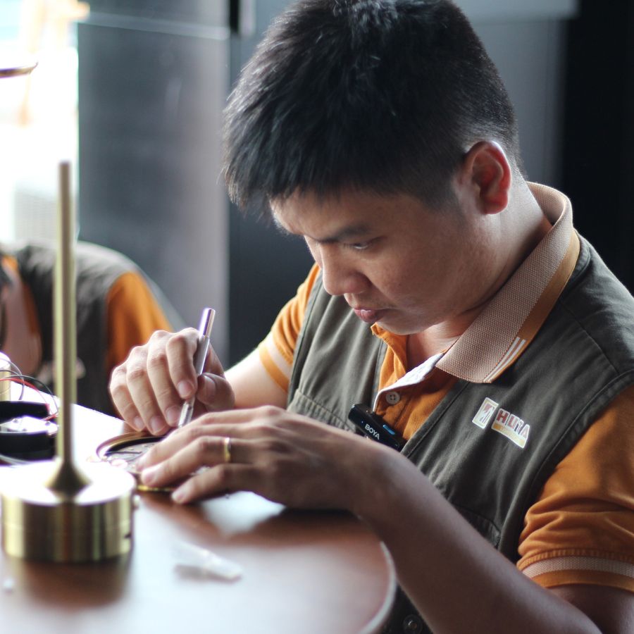 HUTA Bảo Trì Đèn Bàn Quán Bar tại OnTop Bar - Novotel Saigon Centre