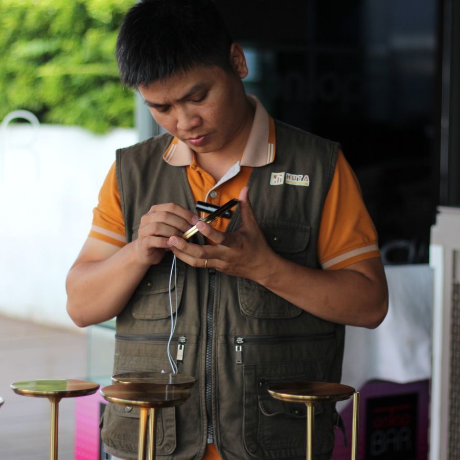 HUTA Bảo Trì Đèn Bàn Quán Bar tại OnTop Bar - Novotel Saigon Centre