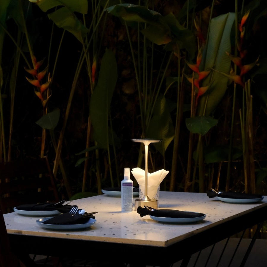 HUTA Cung Cấp Đèn Bàn Led Nhà Hàng cho Nanaimo Oyster Bar