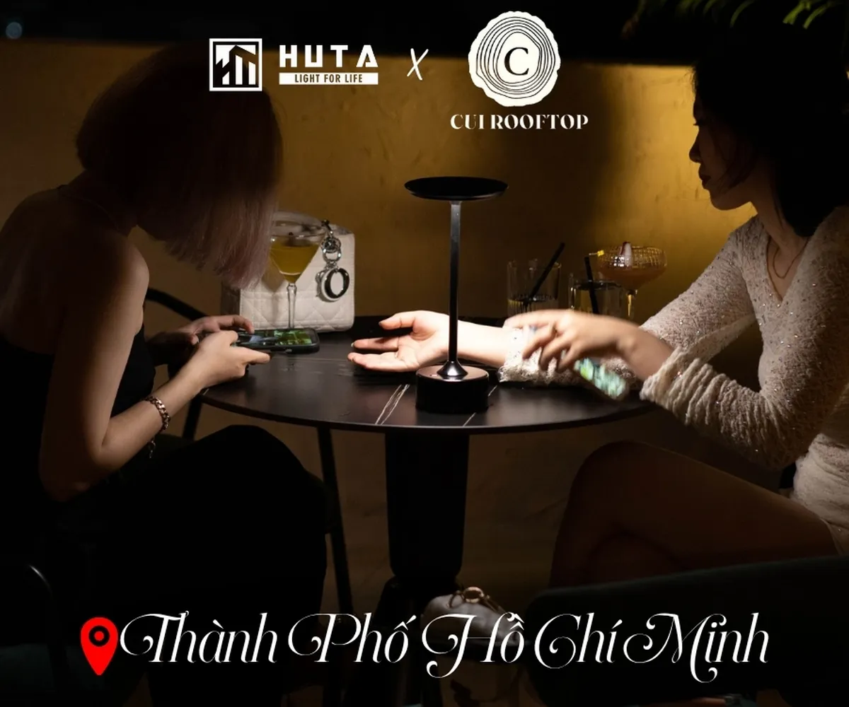 Hình Ảnh Đèn Bàn Led Tại Củi Bistro Bar