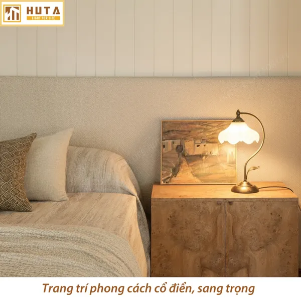 Đèn Ngủ Để Bàn HUTA Light For Life CD2 Trang Trí Phong Cách Cổ Điển, Điều Chỉnh 3 Mức Sáng