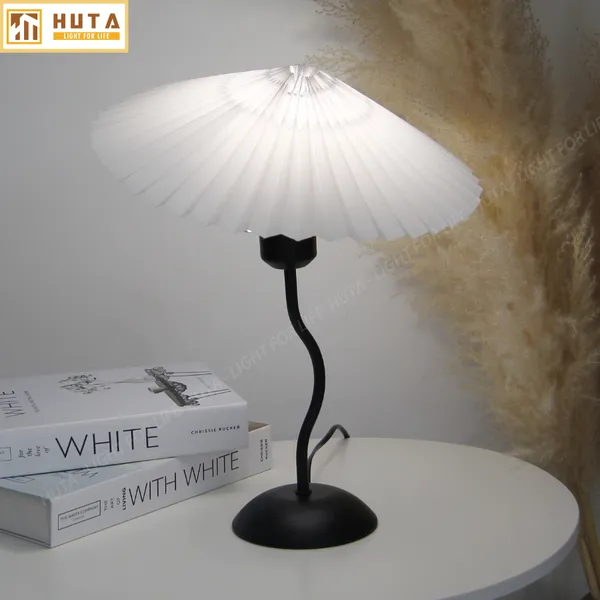 Đèn ngủ để bàn HUTA mã T11 Thân Kim Loại, Chao Xếp Ly Vintage, Đầu Cắm Điện 2 Chấu 220V