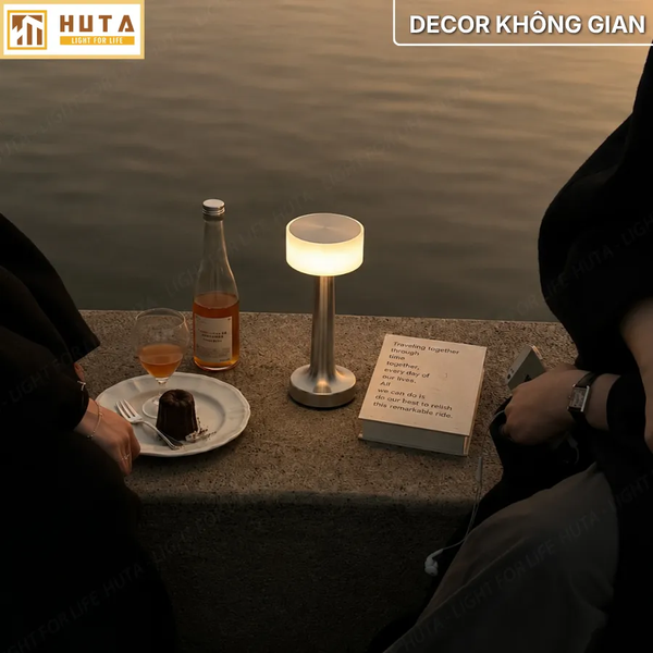 Đèn Bàn Trang Trí HUTA Light For Life RESTA Chạm Cảm Ứng, Điều Chỉnh Độ Sáng, Bảo Hành 18 Tháng