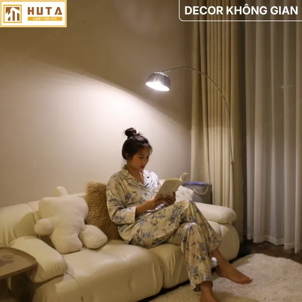 Đèn Cây Đứng HUTA Light For Life KC3 Thân Cong Thân Thép, Bóng Led Ánh Sáng Vàng