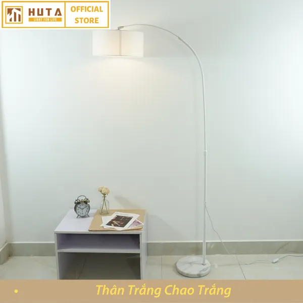 Đèn Cây Đứng HUTA KC2 Thân Thép Chống Gỉ, Bóng Led Ánh Sáng Vàng