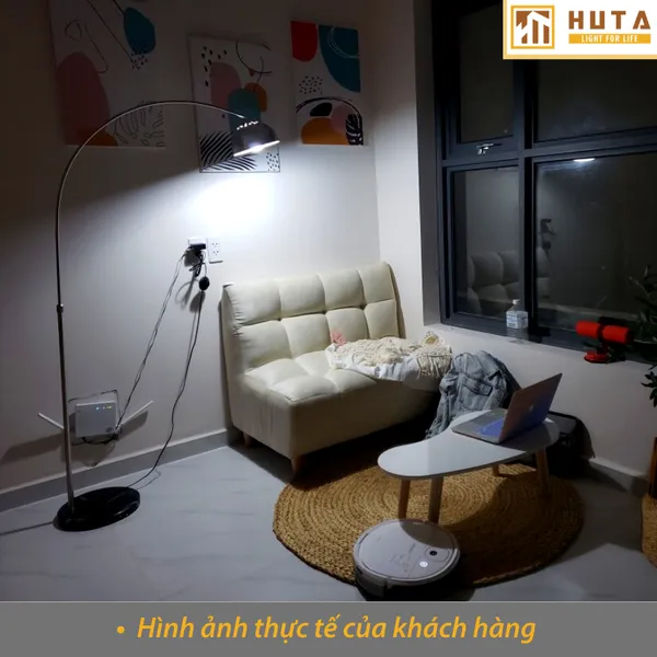 Đèn Cây Đứng HUTA KC3 Thân Cong Thân Thép, Bóng Led Ánh Sáng Vàng