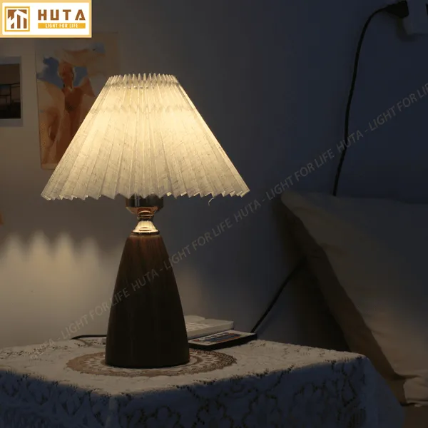 Đèn Ngủ Để Bàn HUTA Mã T10 Thân Kim Loại Vân Gỗ Vintage, Điều Chỉnh Ánh Sáng Vàng Ấm