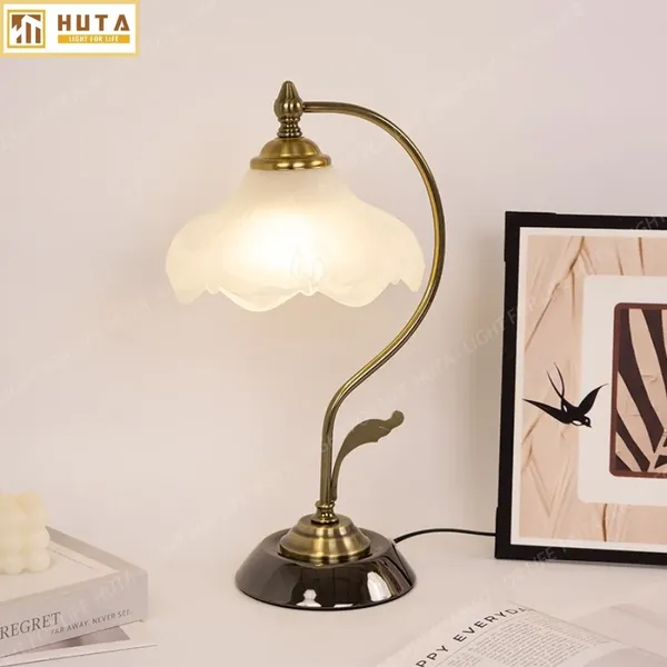 Đèn Ngủ Để Bàn HUTA Light For Life CD2 Trang Trí Phong Cách Cổ Điển, Điều Chỉnh 3 Mức Sáng
