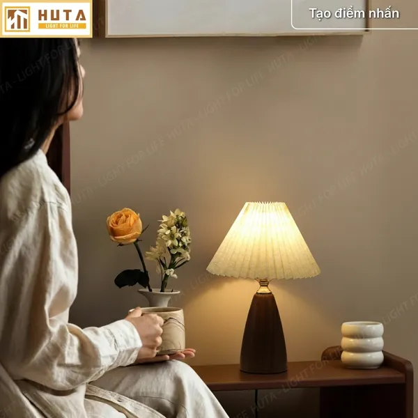 Đèn Ngủ Để Bàn HUTA Light For Life Mã T10 Thân Kim Loại Vân Gỗ Vintage, Điều Chỉnh Ánh Sáng Vàng Ấm