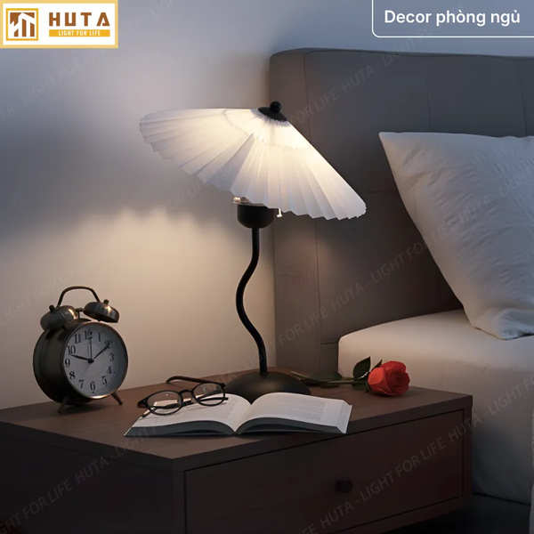 Đèn Ngủ Để Bàn HUTA Light For Life T11 Thân Kim Loại, Chao Xếp Ly Vintage, Đầu Cắm Điện 2 Chấu 220V