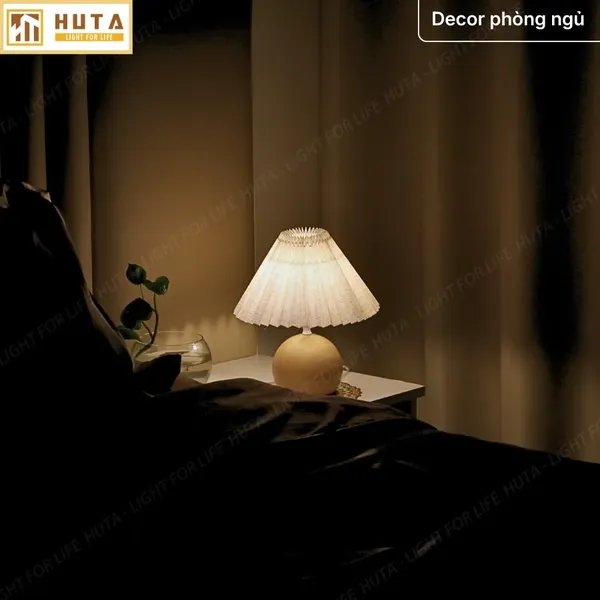 Đèn Ngủ Để Bàn HUTA Light For Life T8 Điều Chỉnh Độ Sáng, Ánh Sáng Vàng, Bảo Hành 24 Tháng