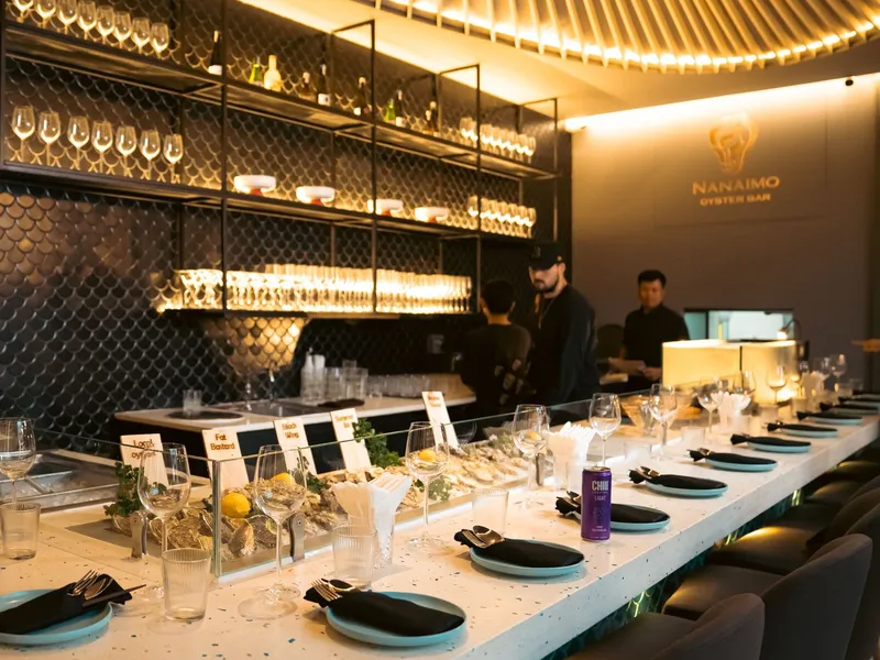 HUTA Bảo Trì Đèn Nhà Hàng tại Nanaimo Oyster Bar - Thảo Điền