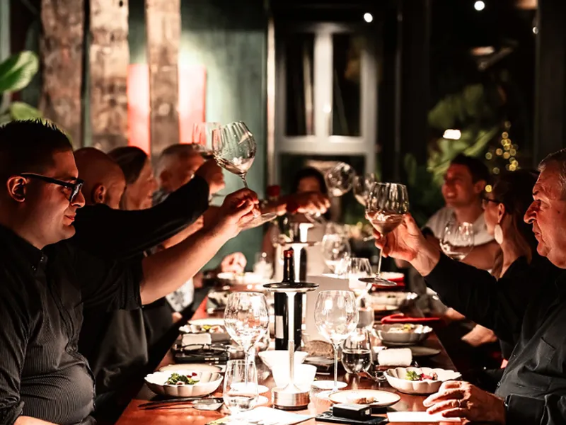 Đèn để bàn decor – Bí quyết tăng doanh thu cho quán bar, nhà hàng