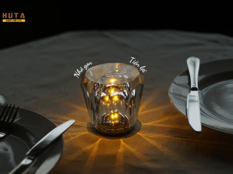 Vì sao ngày càng nhiều quán chọn đèn bàn decor thay đèn truyền thống?