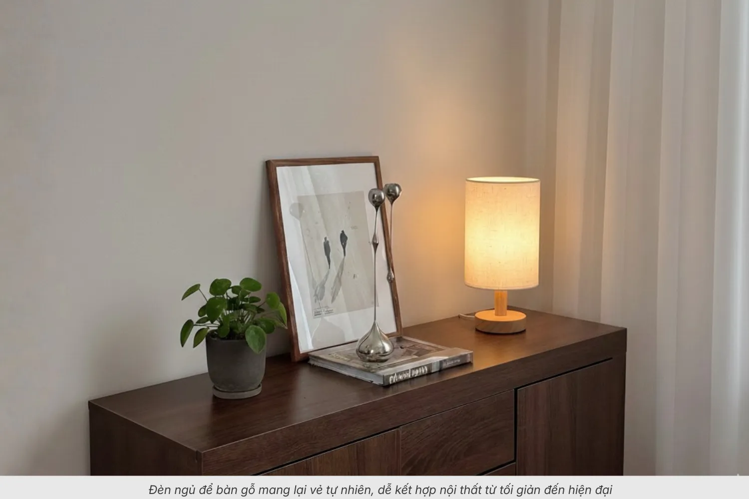 1. Vì sao đèn ngủ để bàn thân gỗ thường được ưu tiên lựa chọn?