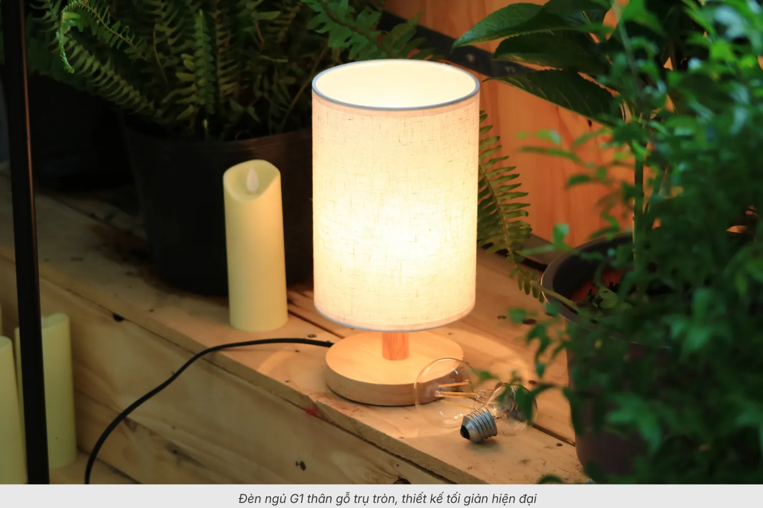 2.1 Đèn ngủ để bàn thân gỗ mã G1 – Thiết kế trụ tròn vintage