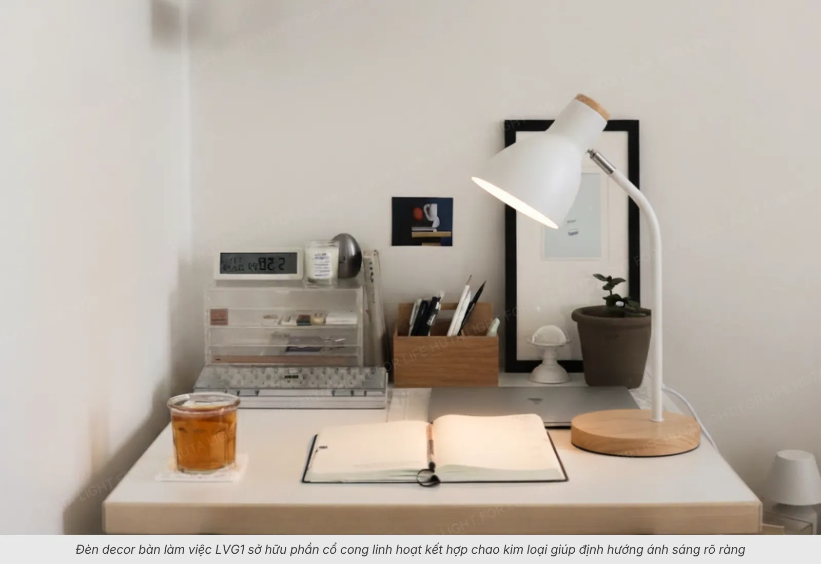 2.1 Đèn decor bàn làm việc LVG1 – Thiết kế gọn, dễ điều chỉnh