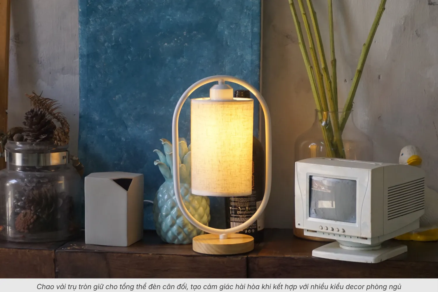 2.1 Đèn Ngủ Để Bàn G6 - Thân Gỗ Chao Tròn