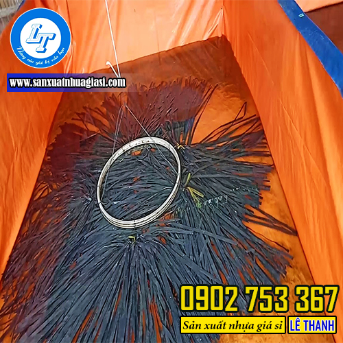 Bạt nhựa xanh cam trong ứng dụng nuôi lươn thương phẩm