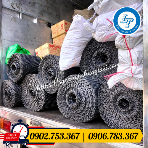 Lưới nhựa đen được dùng làm lót sàn chuồng vịt Phân phối lưới nhựa đen giá rẻa