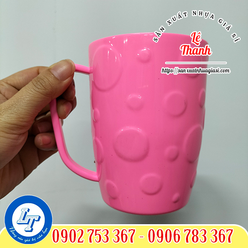 Ca nhựa uống nước màu hồng Ca nhựa uống nước màu hồng