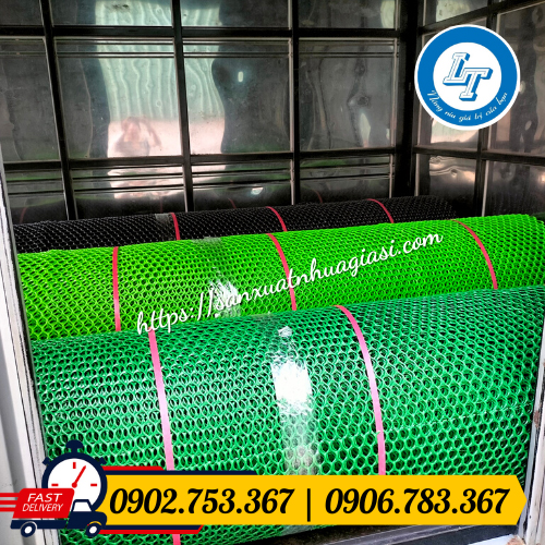 Giao các cuộn lưới ngăn gà vịt đủ màu Giao các cuộn lưới ngăn gà vịt đủ màu