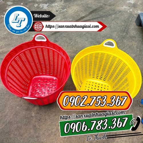 Cần xé nhựa màu đỏ và vàng Cần xé nhựa màu đỏ và vàng