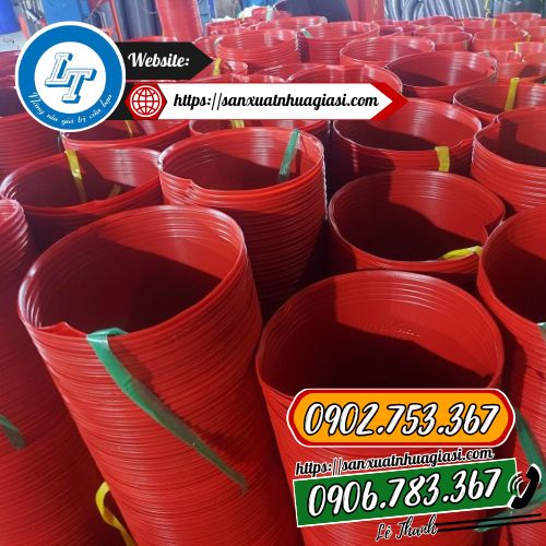 Chậu nhựa dẻo màu đỏ sỉ rẻ Chậu nhựa dẻo màu đỏ sỉ rẻ