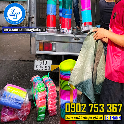 Chuẩn bị giao hàng cho khách Chuẩn bị giao hàng cho khách