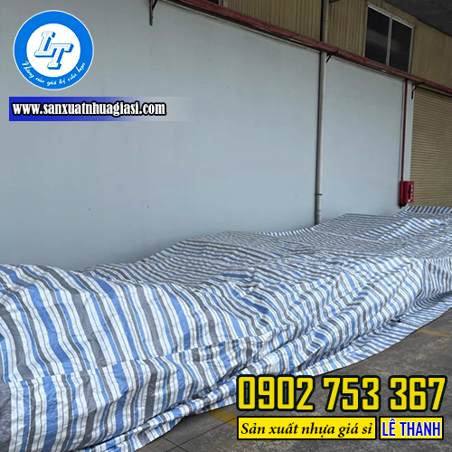 Bạt nhựa Mã Lai được dùng để che đậy hàng hóa Bạt nhựa Mã Lai được dùng để che đậy hàng hóa