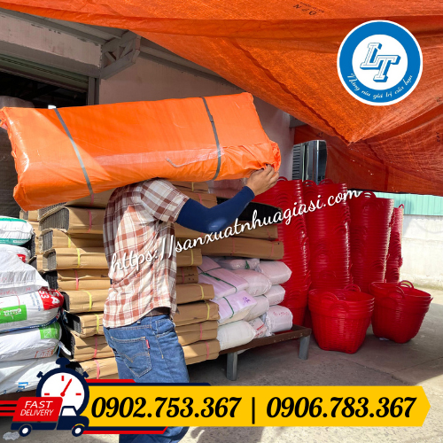 Cuộn bạt che công trình giao cho khách Cuộn bạt che công trình giao cho khách