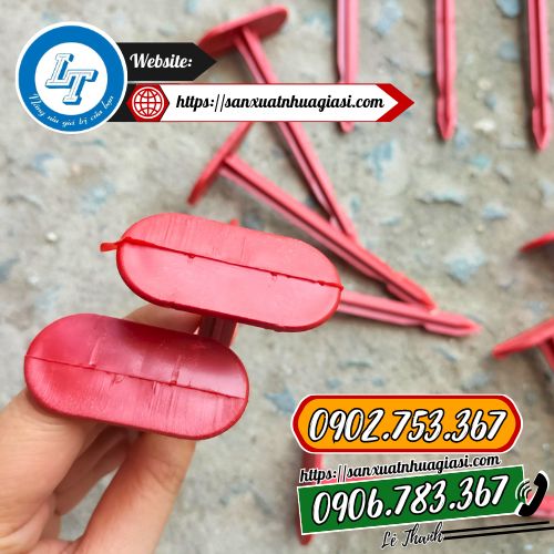 Đinh ghim bạt cỏ, màng phủ Đinh ghim bạt cỏ, màng phủ