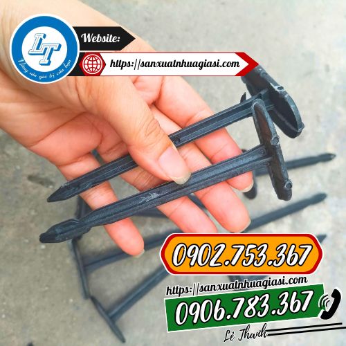 Ghim bạt cỏ màu đen Ghim bạt cỏ màu đen