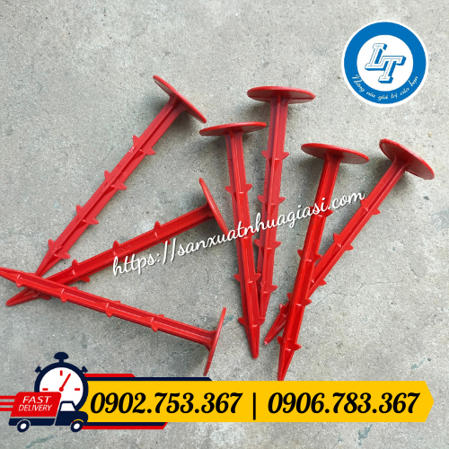 Đinh ghim có cấu tạo gai nhọn giúp bám tốt vào đất Đinh ghim có cấu tạo gai nhọn giúp bám tốt vào đất