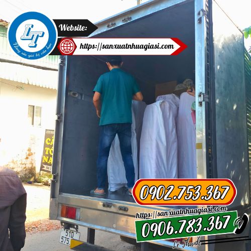 Đơn giao ghế nhựa tựa lưng cho khách Đơn giao ghế nhựa tựa lưng cho khách