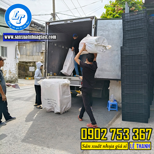 Đóng gói chành rổ nhựa xoắn giao cho khách Đóng gói chành rổ nhựa xoắn giao cho khách