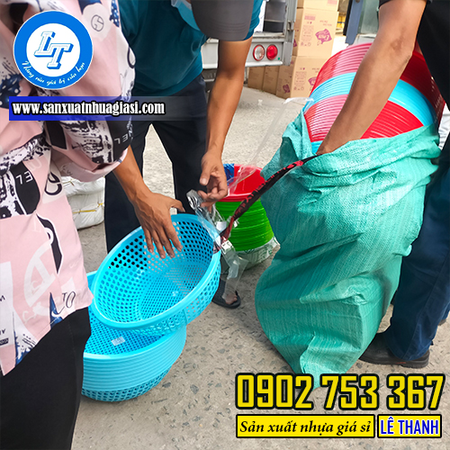 Đóng gói thau rổ nhựa giao ra chành xe Đóng gói thau rổ nhựa giao ra chành xe