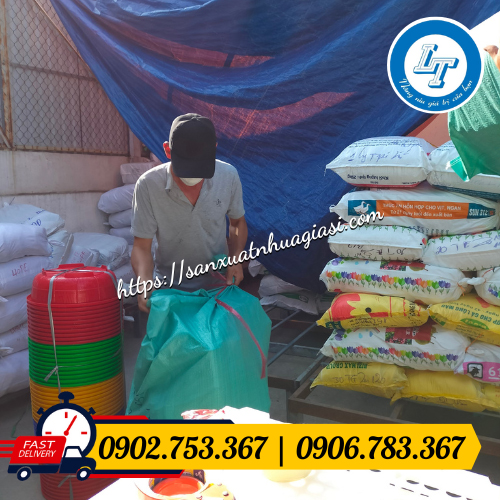 Đóng hàng xô nhựa giao cho khách Đóng hàng xô nhựa giao cho khách