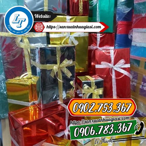 Sử dụng giấy kiếng để gói quà Sử dụng giấy kiếng để gói quà