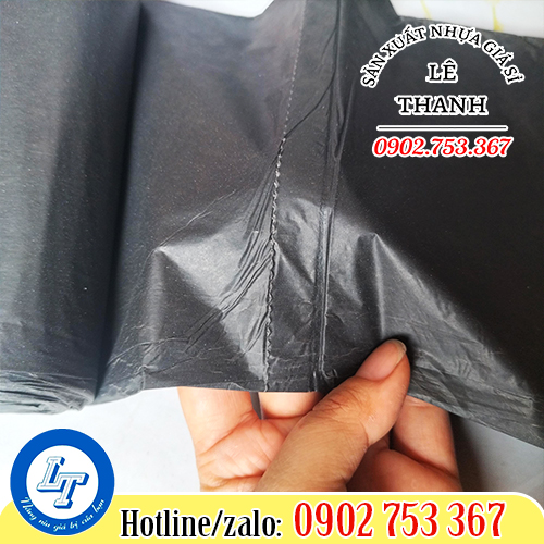 Đường rãnh xé giữa 2 túi rác đen Đường rãnh xé giữa 2 túi rác đen