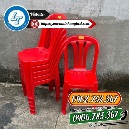 Ghế nhựa dựa 3 sọc màu đỏ Ghế nhựa dựa 3 sọc màu đỏ