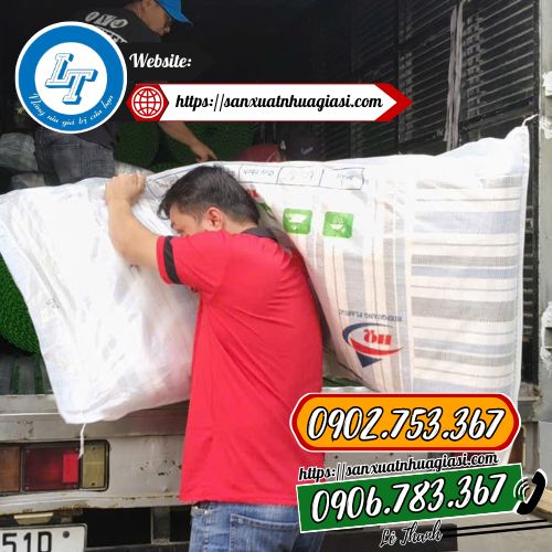 Giao 1 cuộn bạt nhựa mã lai cho khách tại HCM Giao 1 cuộn bạt nhựa mã lai cho khách tại HCM